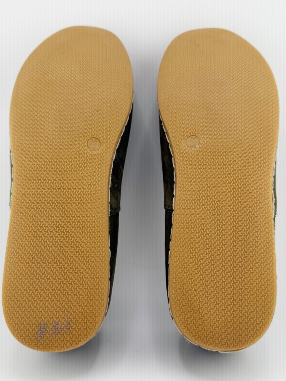 Charix Olive Green Nubuck Leather Slip-On Flats Loafers Women's Size 36 (US 6) - Picture 3 of 5